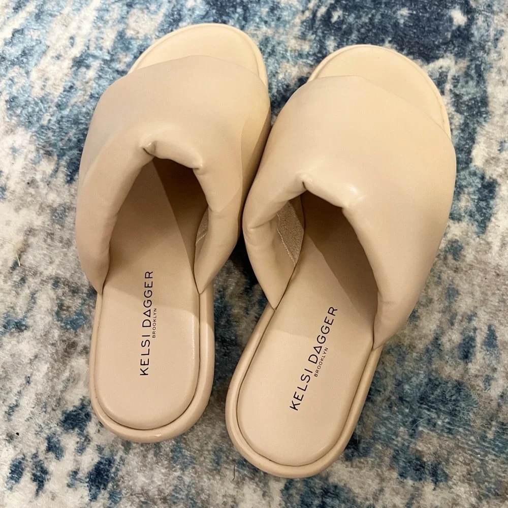 Kelsi Dagger Puffy Traveler Slide Sandal Tan 7